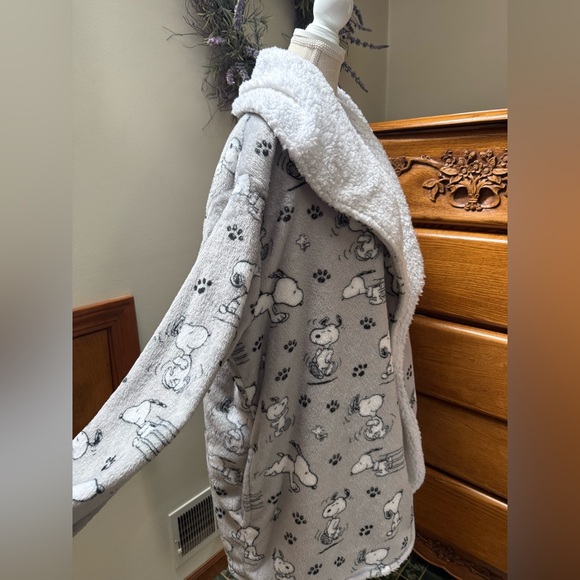 Peanuts White Sherpa Jacket with Blue Tag - Picture 2 of 4